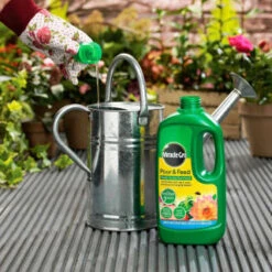 Miracle-Gro Pour & Feed Ready To Use Plant Food 1L 6 Miracle-Gro Pour & Feed Ready To Use Plant Food 1L -Garden Supply Store 114183 miracle gro pour feed plant food 1l 2